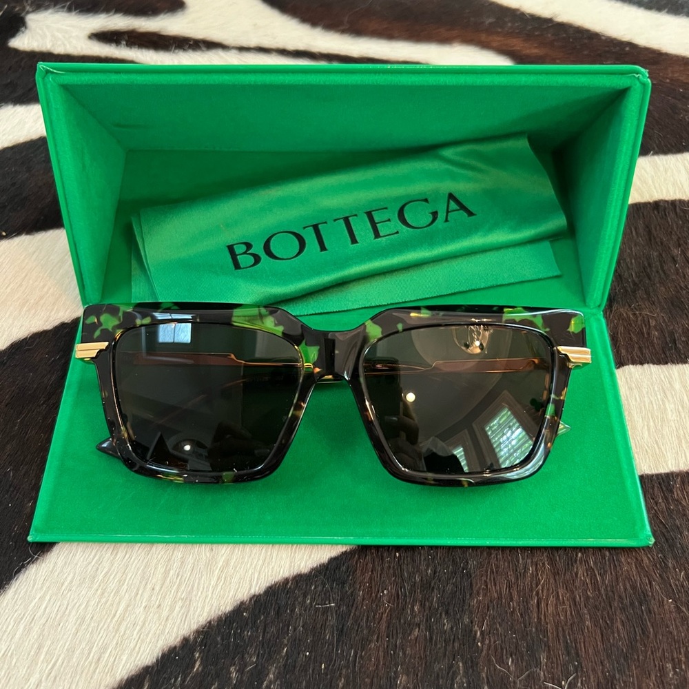 Bottega Tortoise Frame with Gold